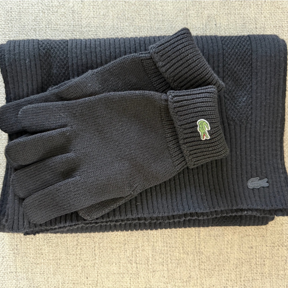 NWOT Lacoste Men’s Knit Scarf & Gloves Set. Gloves Size Large.